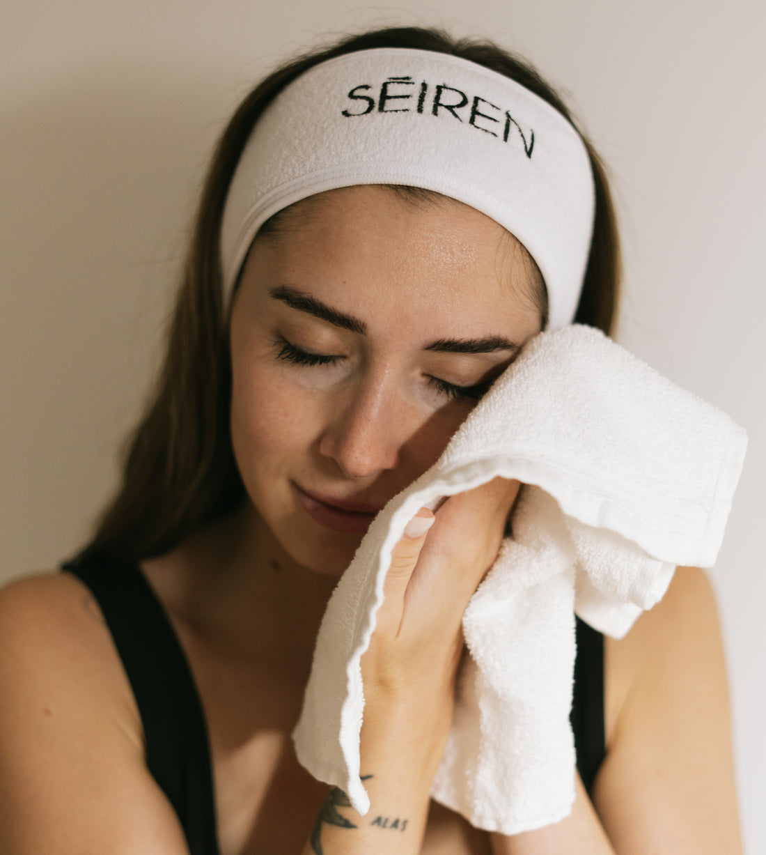 Barrera cutánea dañada: Por qué tu rutina de skincare podría estar apagando tu piel 🚨 🌟
